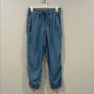 LOFT Pull-On Chambray Capri Pants – Women’s XS